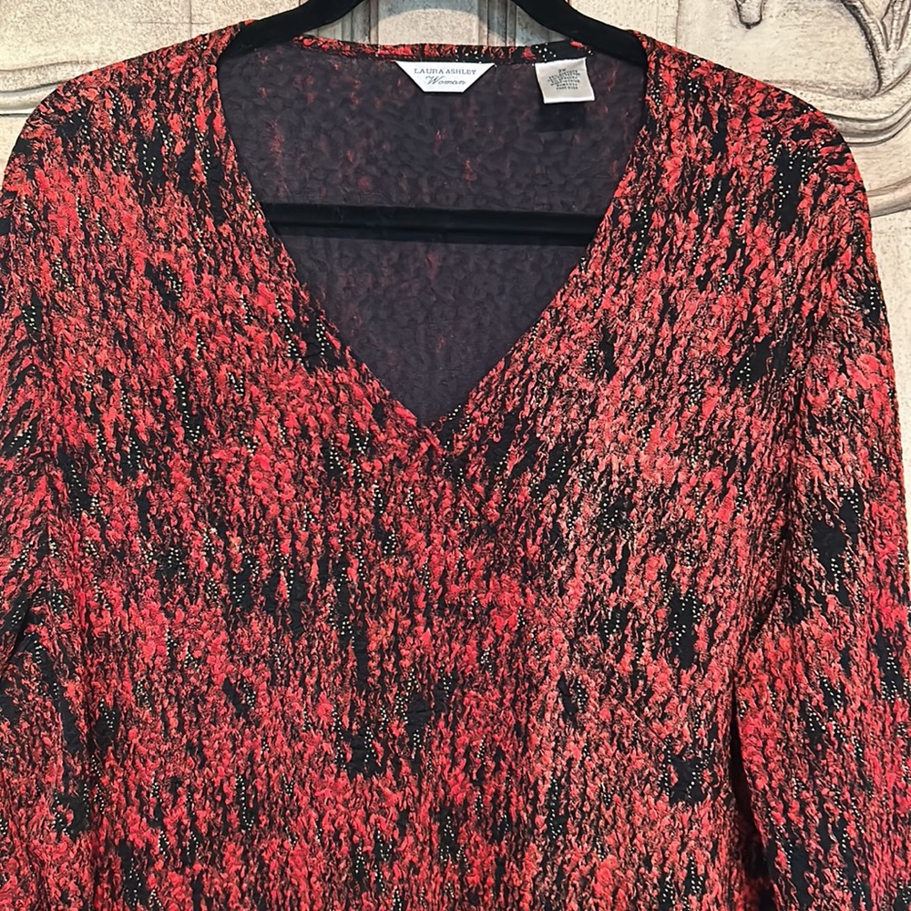 Laura Ashley Womens - Red, Black and Gold seersucker top - 2X